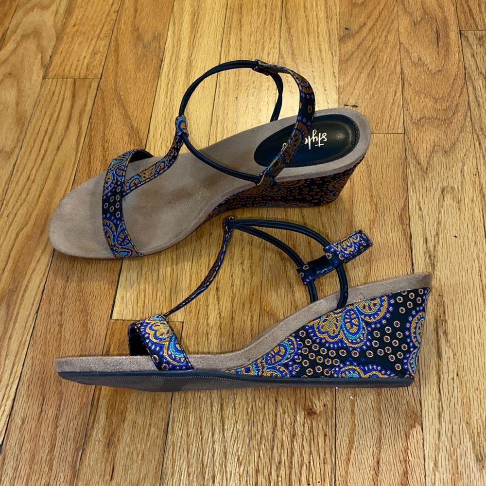 T-strap heeled sandal